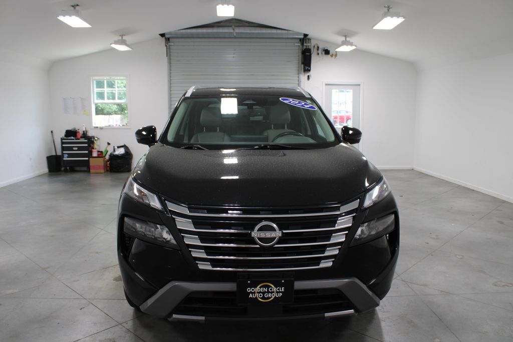 Used 2024 Nissan Rogue SL FWD image 3