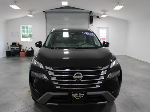 Used 2024 Nissan Rogue SL FWD image 3