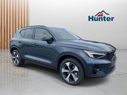 New 2026 Volvo XC40 B4 Plus w/ Protection Package Premier