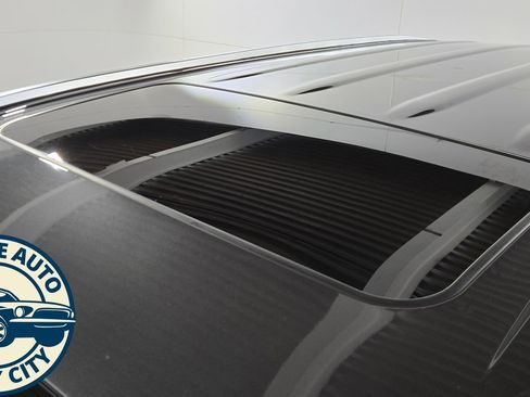 Used 2021 Toyota Highlander XLE image 12