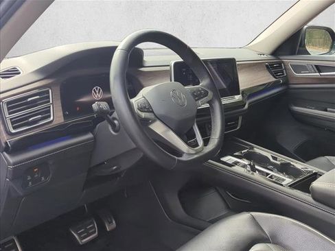 Used 2024 Volkswagen Atlas SEL Premium R-Line image 9