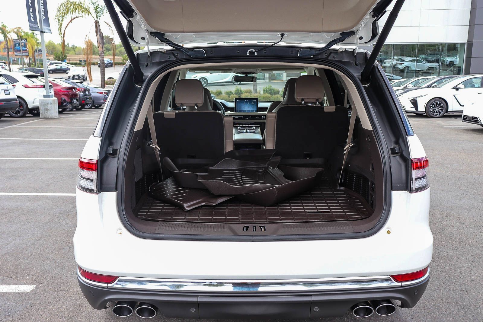 Used 2022 Lincoln Aviator Reserve w/ Equipment Group 201A AWD/4WD image 32