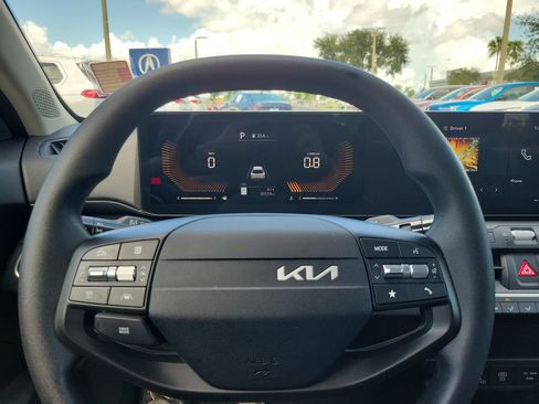 Used 2025 Kia K4 FWD image 19