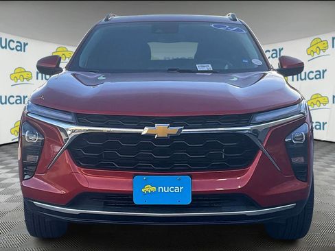 Used 2024 Chevrolet Trax LT image 2