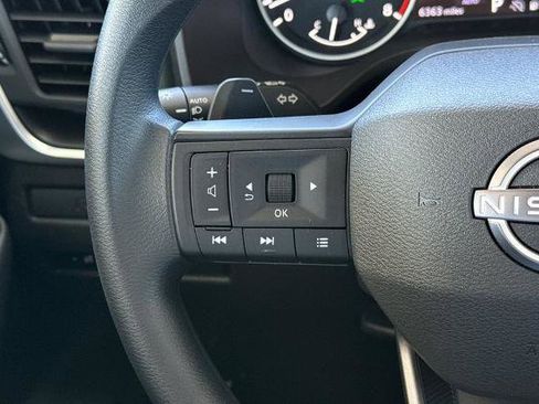 Used 2025 Nissan Rogue S AWD/4WD image 33