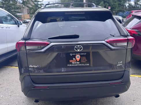 Used 2019 Toyota RAV4 LE AWD/4WD image 5
