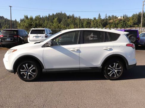 Used 2018 Toyota RAV4 LE w/ All Weather Liner Package FWD image 8