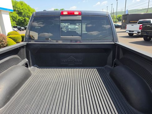 Used 2019 RAM 1500 Classic SLT AWD/4WD image 5