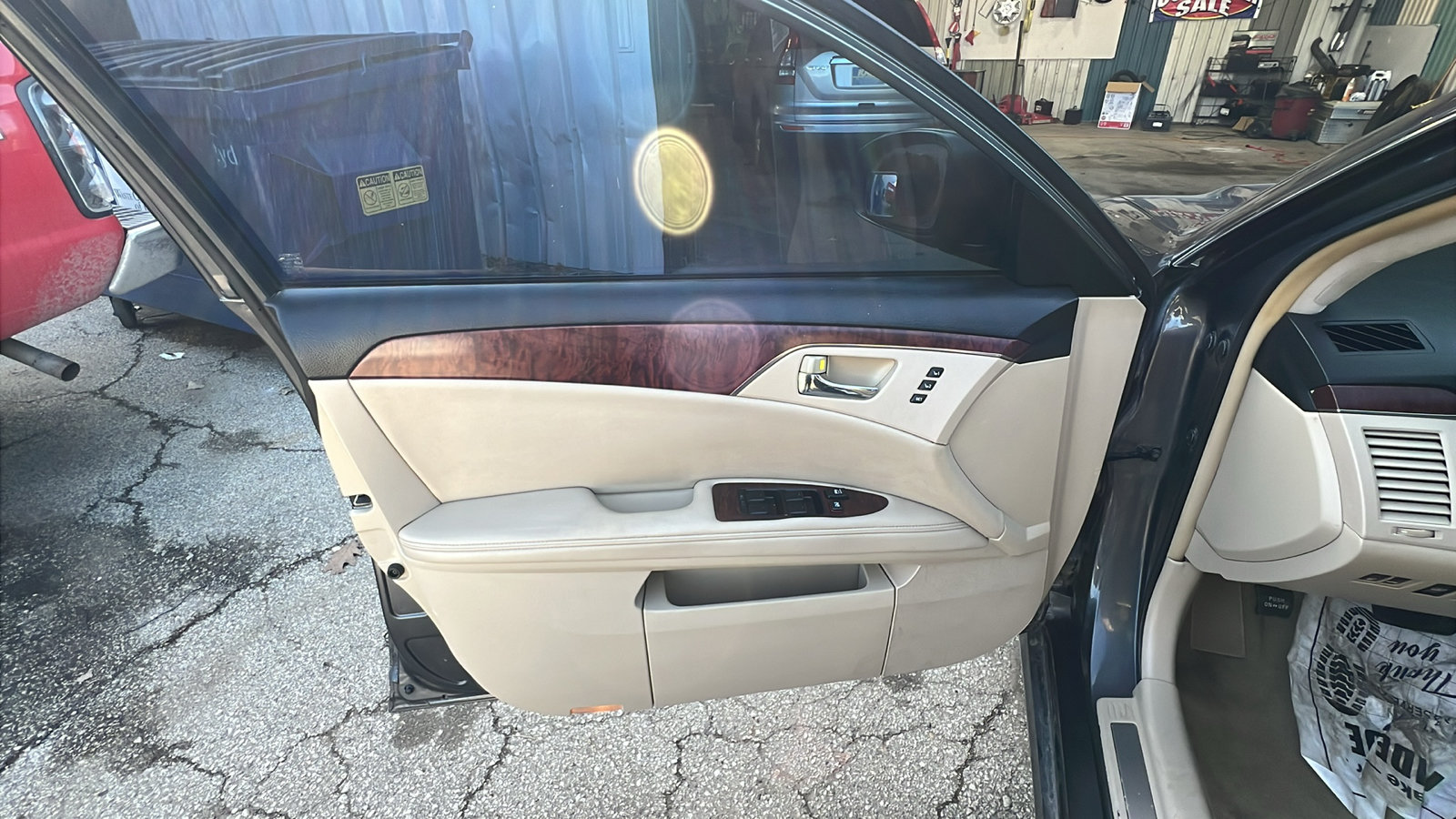 Used 2011 Toyota Avalon Limited FWD image 10