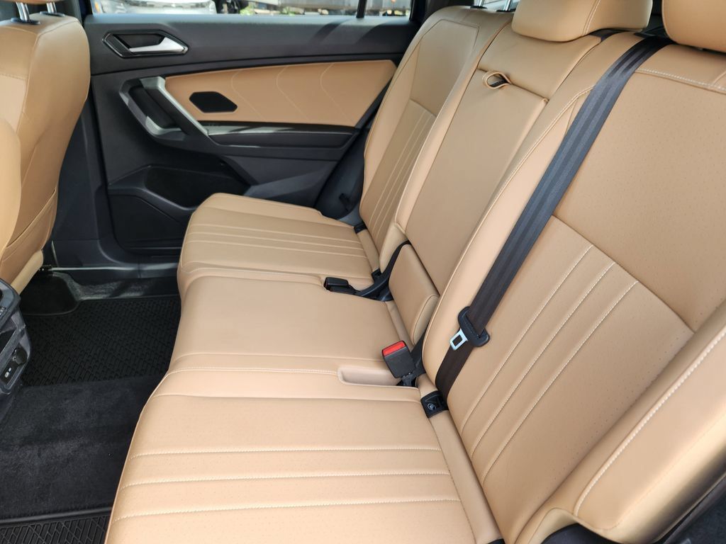 Used 2022 Volkswagen Tiguan SE AWD/4WD image 9