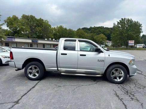 Used 2018 RAM 1500 Express w/ Express Value Package AWD/4WD image 9