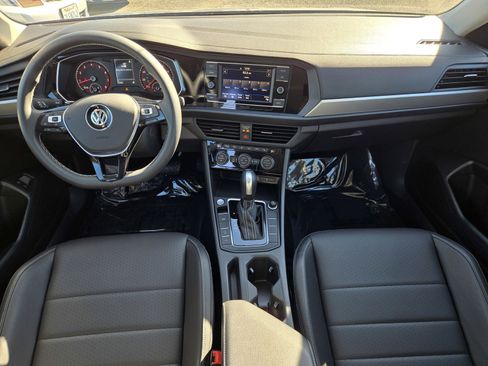 Used 2021 Volkswagen Jetta SE w/ SE Cold Weather Package image 14