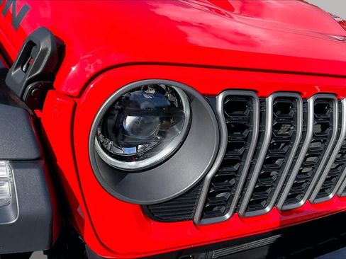 Used 2025 Jeep Wrangler Unlimited Rubicon AWD/4WD image 27