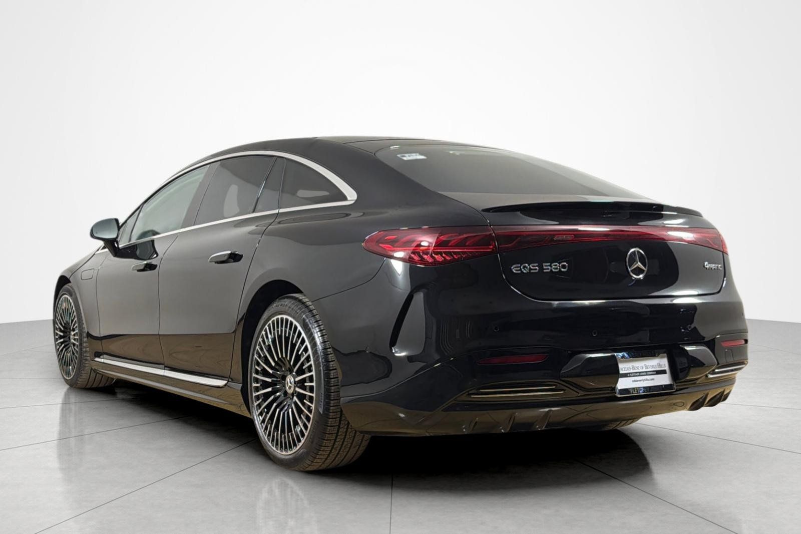 Used 2022 Mercedes-Benz EQS 580 4MATIC Sedan w/ Pinnacle Trim Package image 3