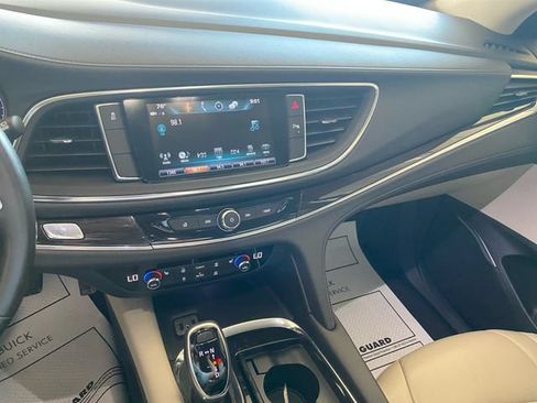 Certified 2018 Buick Enclave Essence FWD image 15