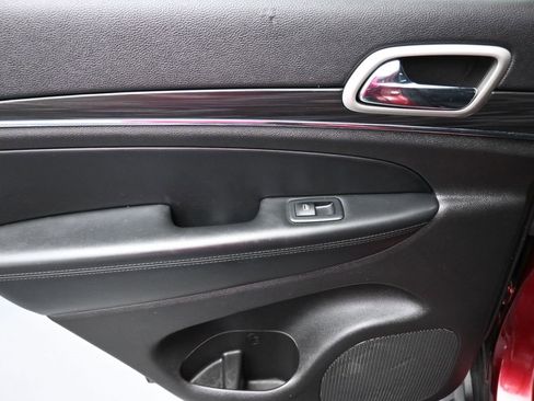 Used 2021 Jeep Grand Cherokee Limited image 32