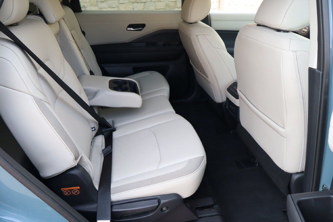 Used 2026 Nissan Pathfinder SL FWD image 18