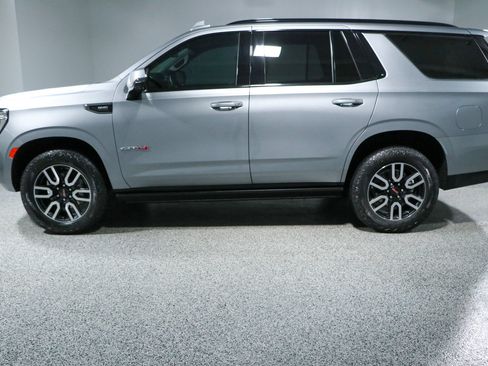 Used 2023 GMC Yukon AT4 w/ AT4 Premium Package AWD/4WD image 10