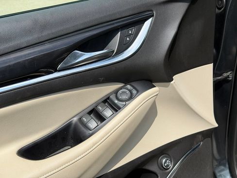 Used 2019 Buick Enclave Essence FWD image 11