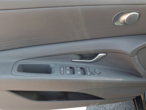 Used 2021 Hyundai Elantra SE FWD image 12