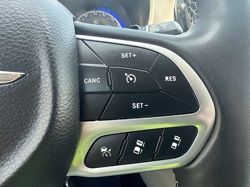 Used 2022 Chrysler Pacifica Touring-L FWD image 23