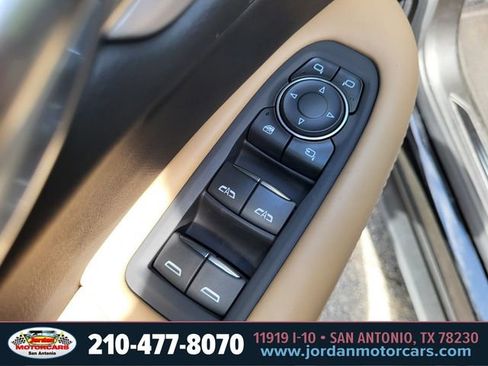 Used 2022 Cadillac XT5 Premium Luxury w/ Platinum Package AWD/4WD image 17