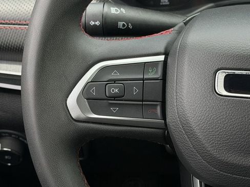 Used 2025 Jeep Compass Trailhawk image 14