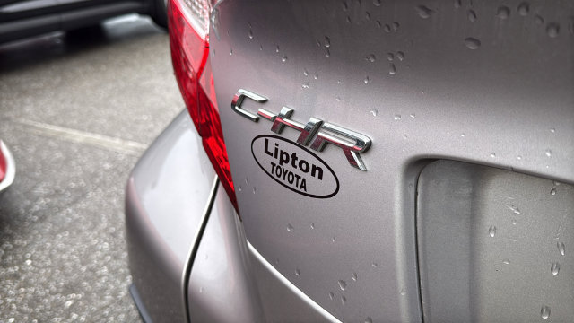 Used 2020 Toyota C-HR XLE FWD image 7