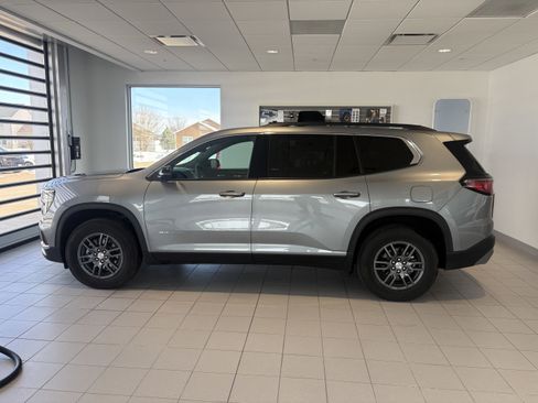 Used 2025 GMC Acadia Elevation image 2