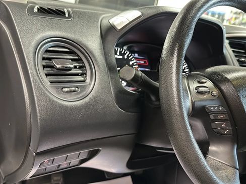 Used 2020 Nissan Pathfinder S AWD/4WD image 29