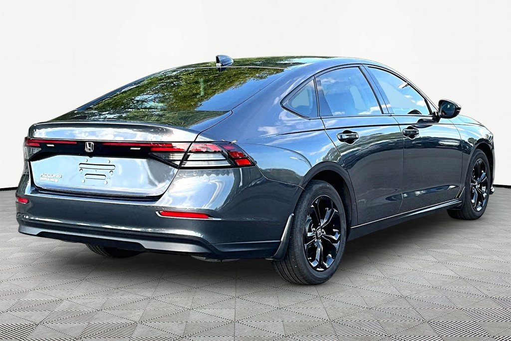 Used 2025 Honda Accord SE image 6