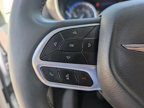 Used 2024 Chrysler Pacifica Touring-L FWD image 23