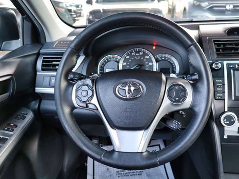 Used 2014 Toyota Camry SE w/ Moonroof Package FWD image 40