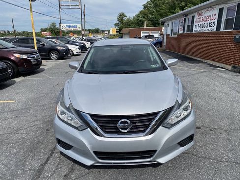 Used 2017 Nissan Altima 2.5 S w/ Power Driver Seat Package FWD image 2