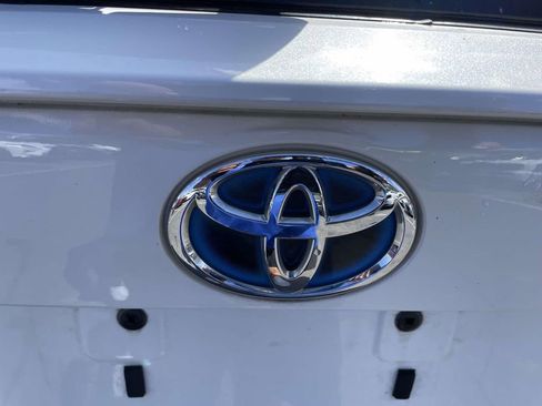 Used 2021 Toyota RAV4 XLE Premium image 30