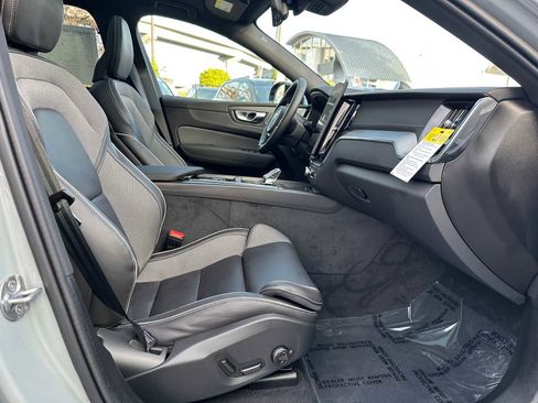 New 2026 Volvo XC60 B5 Ultra w/ Climate Package image 10