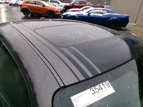 Used 2015 Dodge Challenger R/T image 8