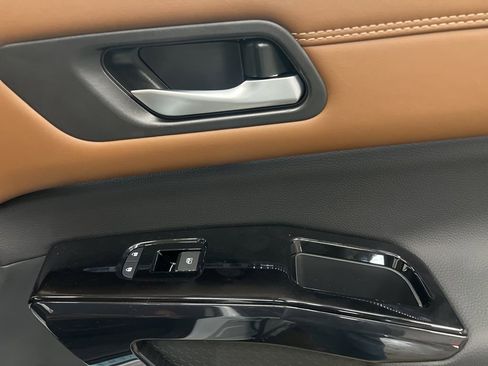 New 2026 Nissan Pathfinder Platinum image 43