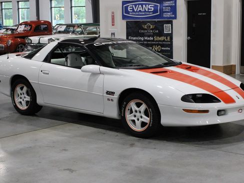 Used 1997 Chevrolet Camaro Z28 w/ Preferred Equipment Group 2 RWD image 18