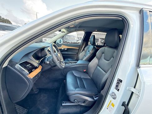 Used 2023 Volvo XC90 B5 Plus w/ Protection Package Premier image 23