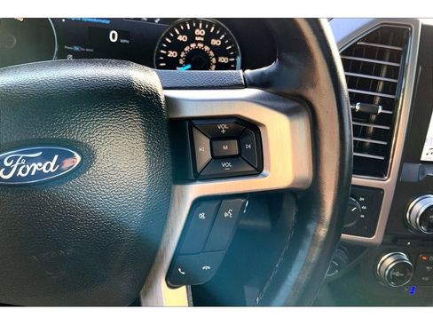 Used 2018 Ford F150 Platinum w/ Equipment Group 701A Luxury image 21