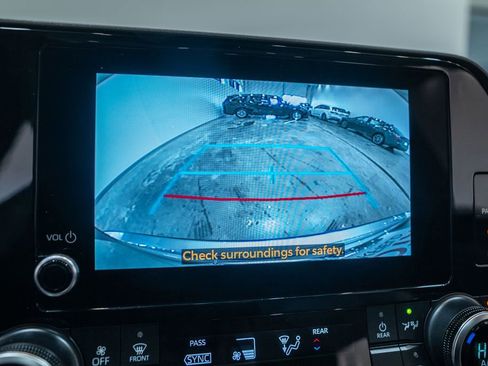 Certified 2025 Toyota Highlander XLE image 26