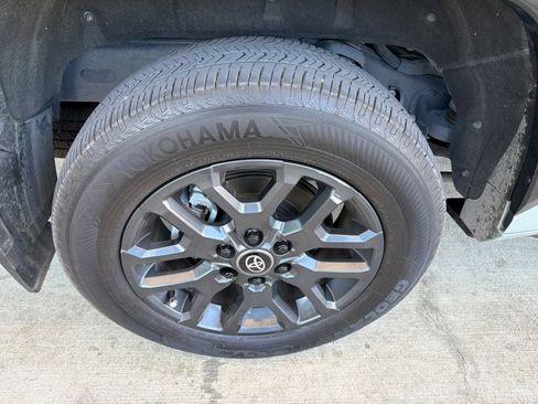 Used 2026 Toyota Sequoia Platinum AWD/4WD image 16