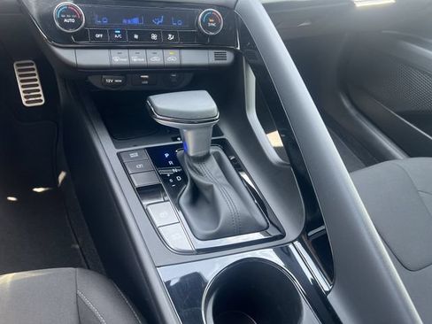 Certified 2025 Hyundai Elantra SEL FWD image 25