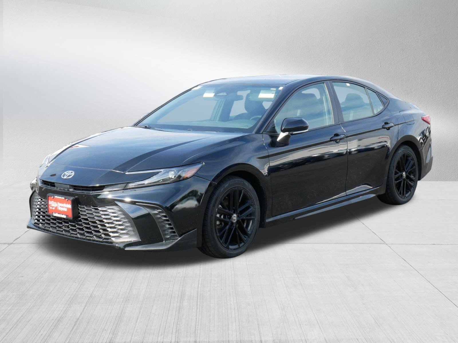 Certified 2025 Toyota Camry SE FWD image 3