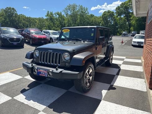 Used 2016 Jeep Wrangler Unlimited Sahara w/ Dual Top Group AWD/4WD image 5