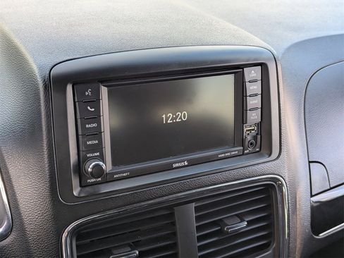 Used 2018 Dodge Grand Caravan SE image 24