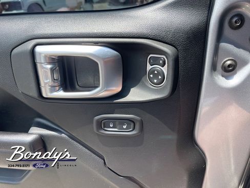 Used 2021 Jeep Wrangler Unlimited Rubicon AWD/4WD image 8