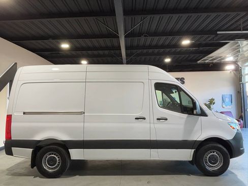 Used 2020 Mercedes-Benz Sprinter 2500 image 4