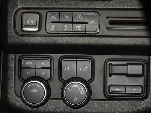 Used 2022 Chevrolet Tahoe Z71 w/ Luxury Package image 34